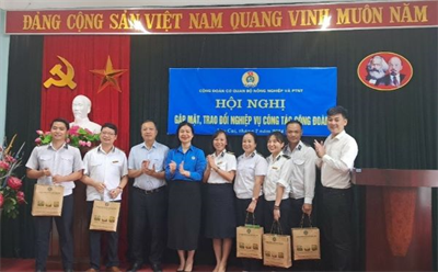Công đoàn ev88h và PTNT tổ chức thăm hỏi, động viên cán bộ kiểm dịch ev88 đẳng cấp thượng lưu tại vùng biên giới